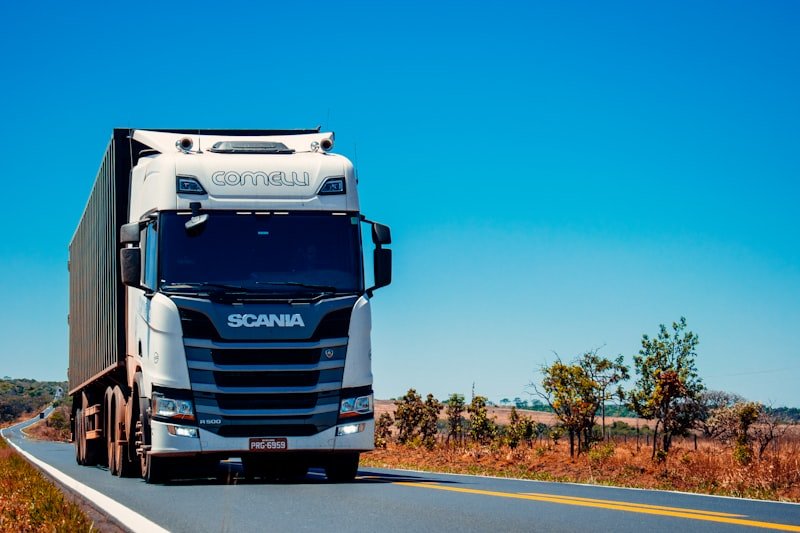 HGV tractor unit — TJA buy lorries and plant
